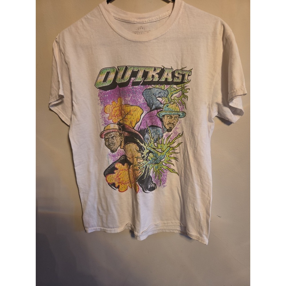 Outkast superhero graphic tee M